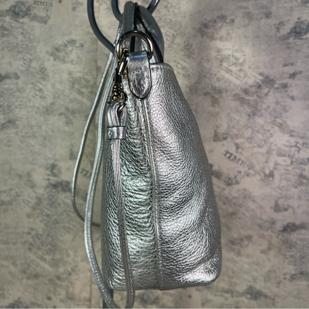 Banana Republic silver leather bag detachable crossbody strap - Picture 2 of 12